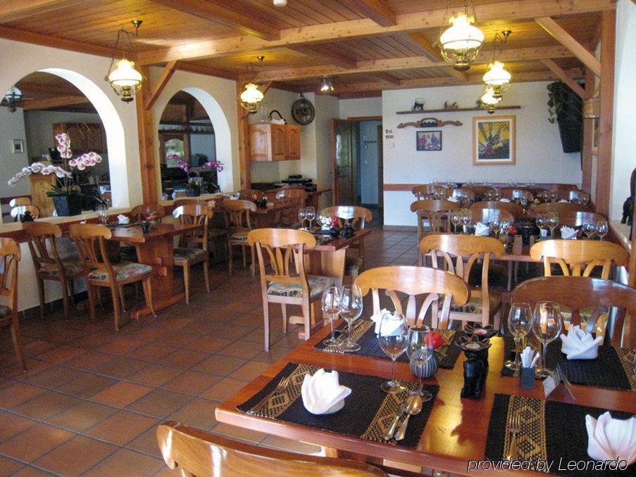 Hotel Alpenhof Oberwald Restoran gambar